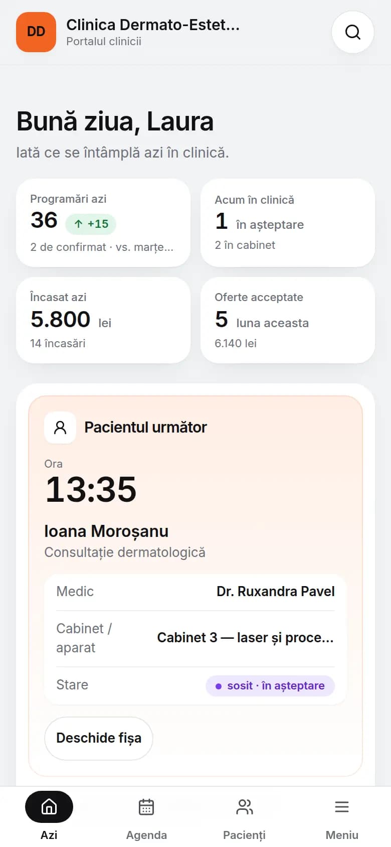 Pagina „Azi” a clinicii demo de dermatologie, pe telefon